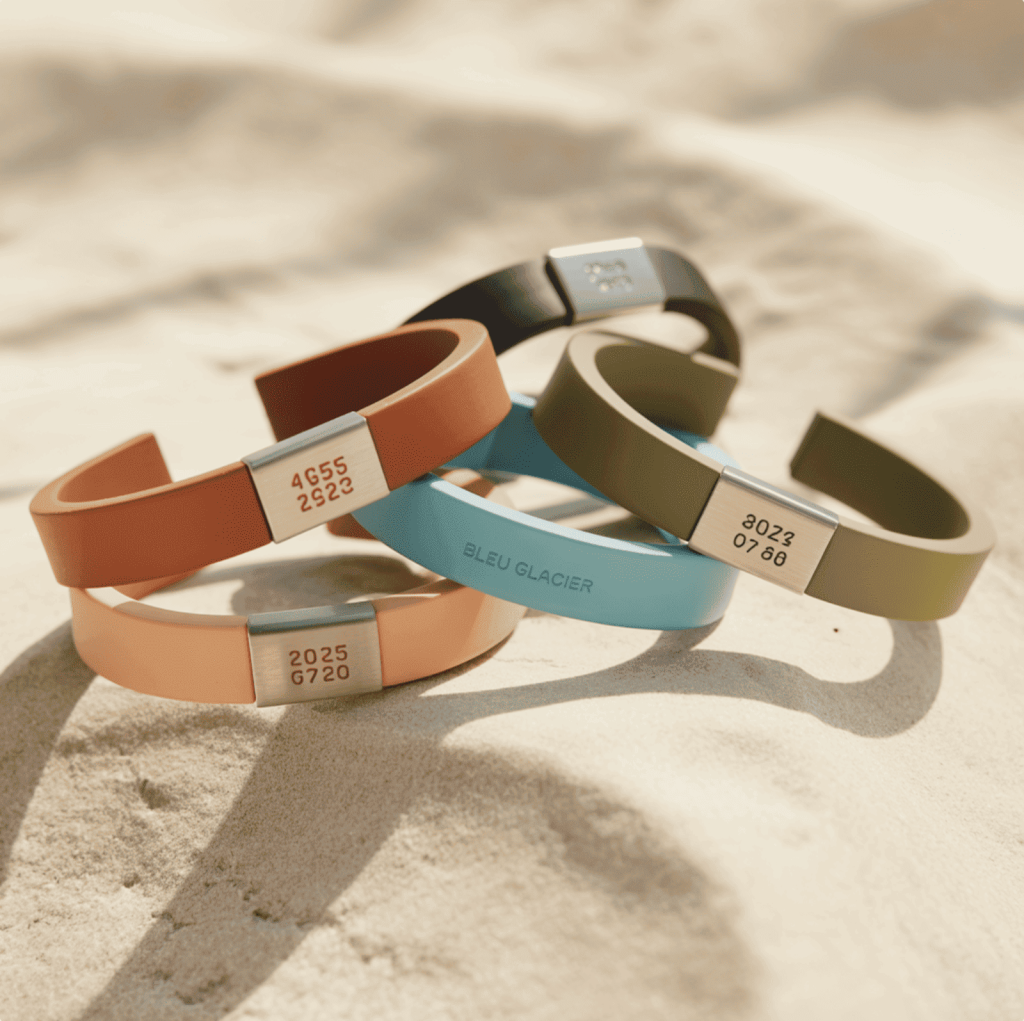 bracelets tendance 2025 couleurs terracotta et bleu glacier